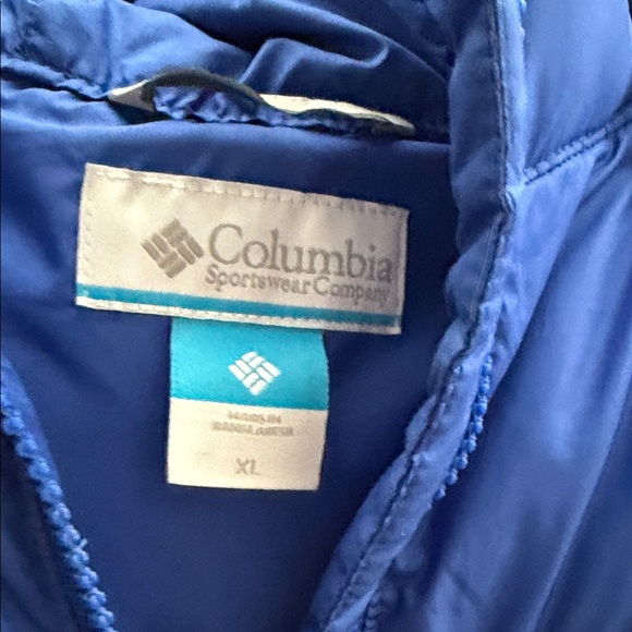 Columbia Royal Blue Puffer Vest with Graphic Lettering Panel new - Picture 2 of 6